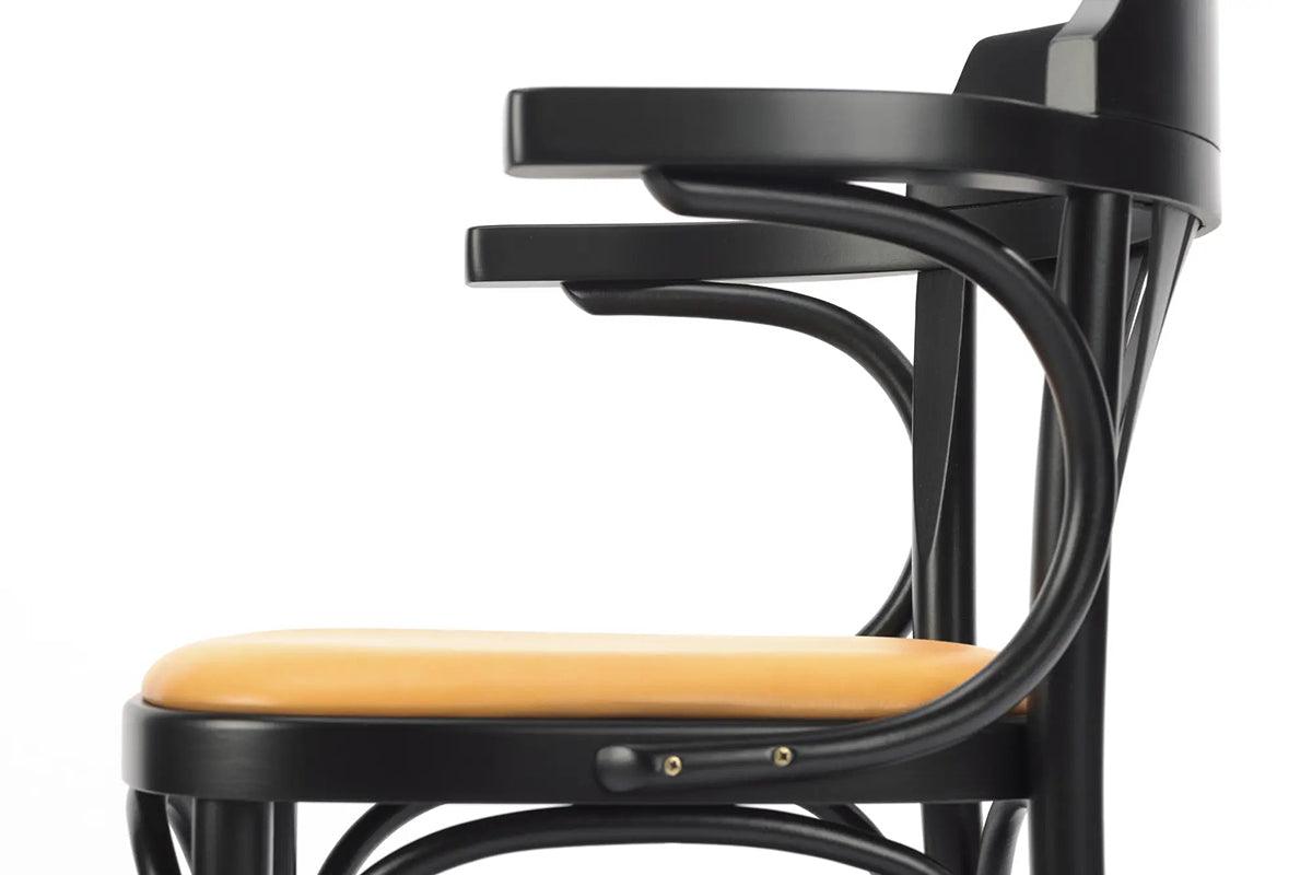 25 Upholstered Armchair - WOO .Design