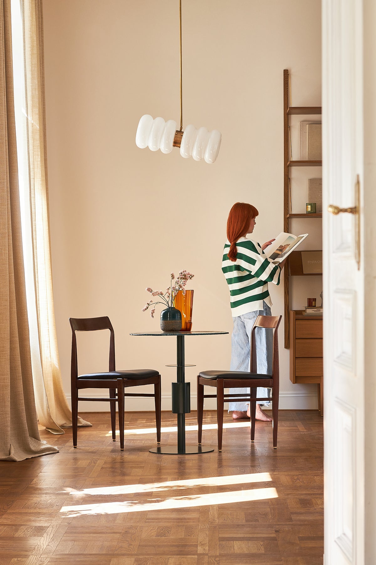 Homa 104 Mid-Century Design Chair