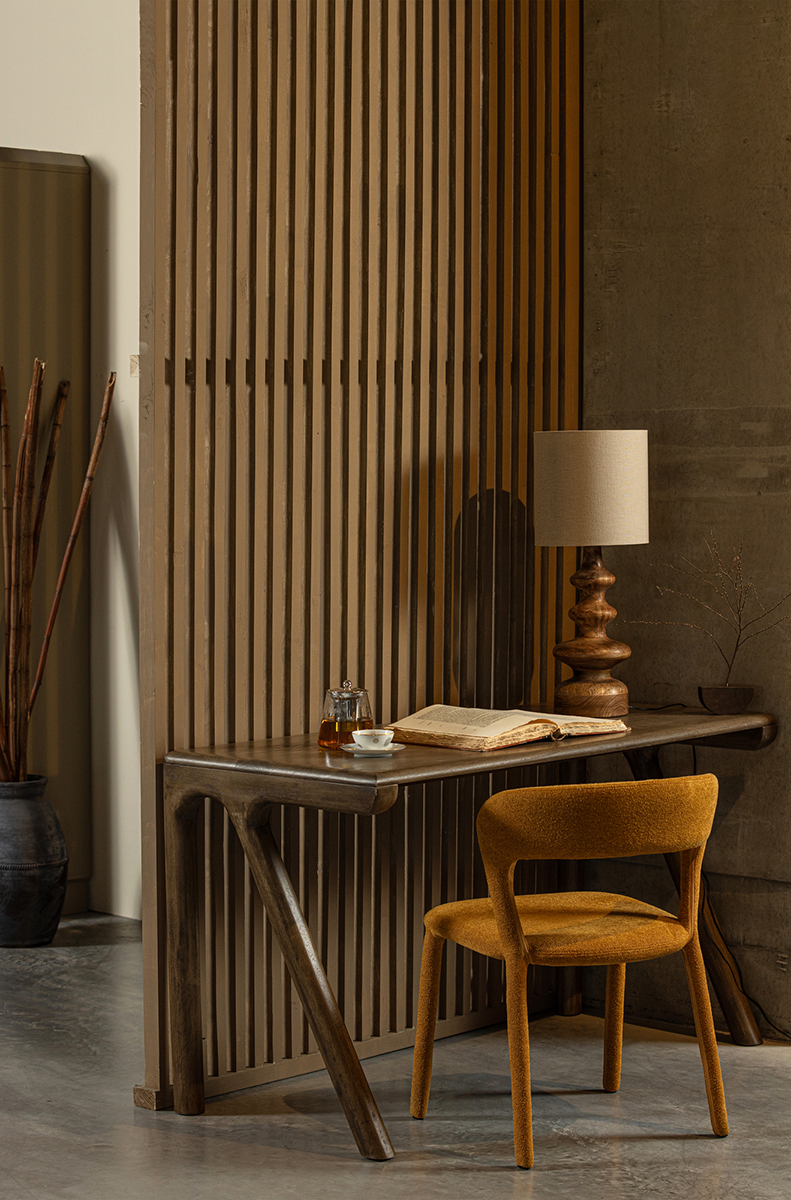 Tug Walnut Mango Wood Desk - WOO .Design
