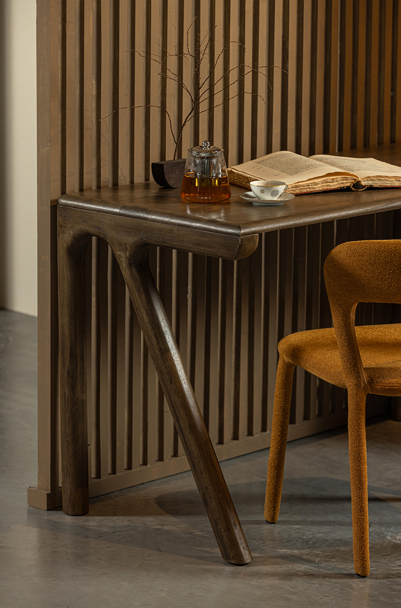 Tug Walnut Mango Wood Desk - WOO .Design