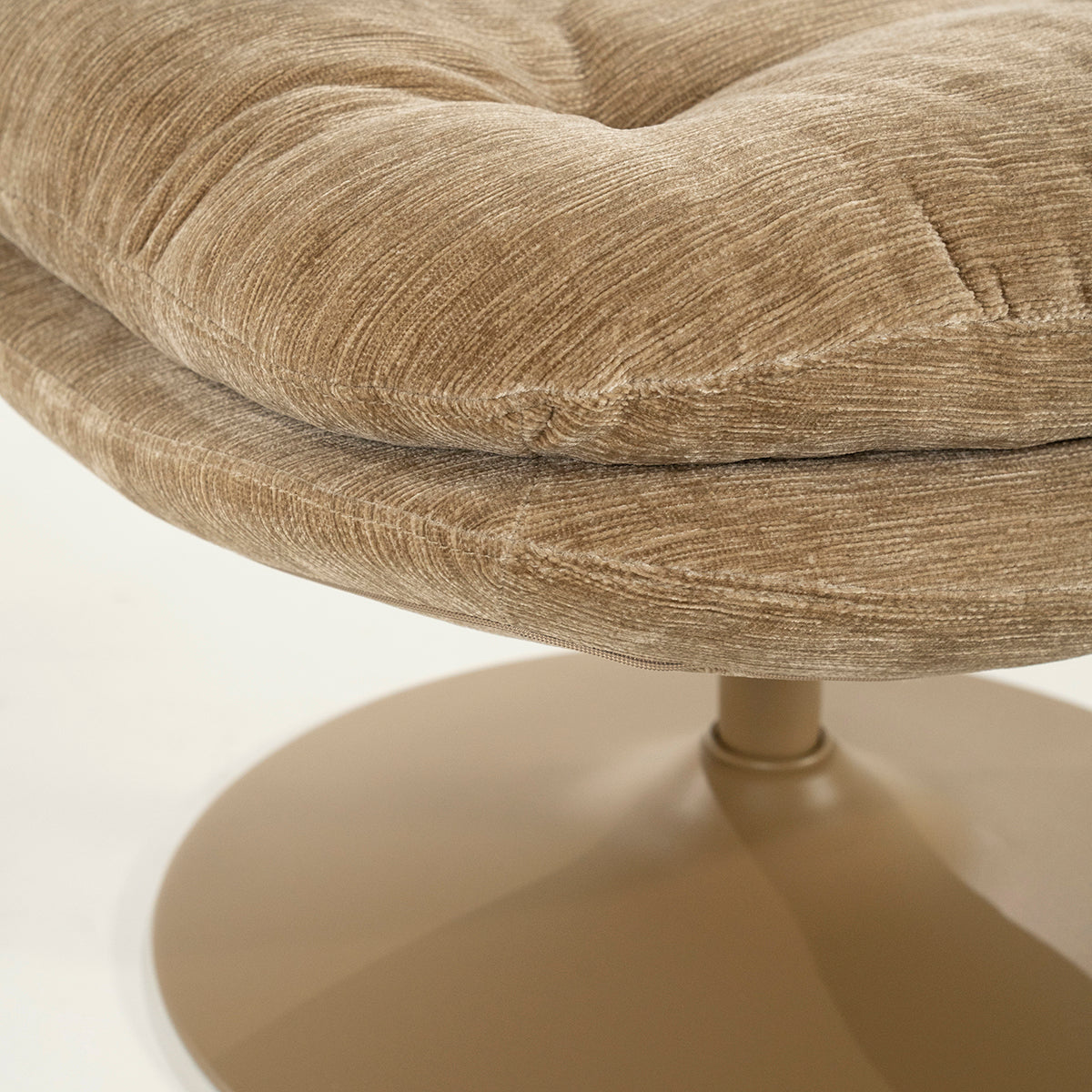 Tromba Swivel Lounge Chair