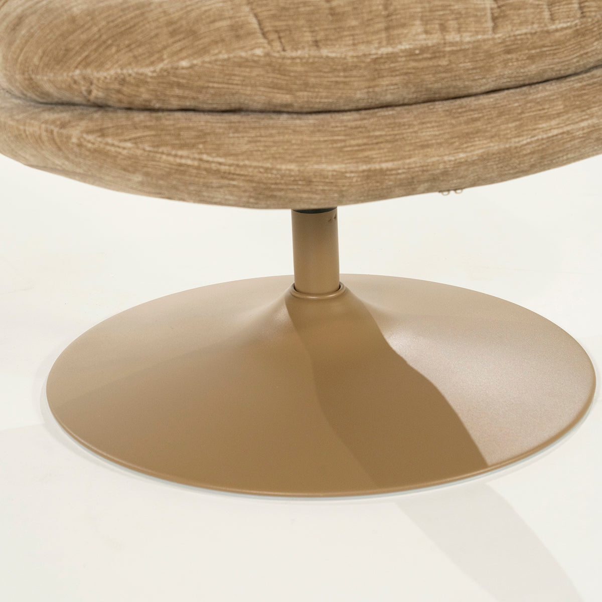 Tromba Swivel Lounge Chair