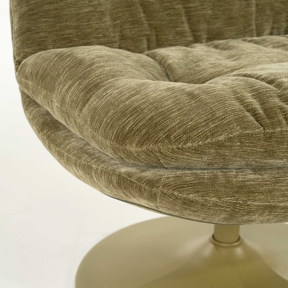 Tromba Swivel Lounge Chair