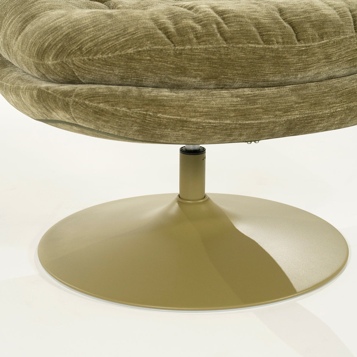 Tromba Swivel Lounge Chair
