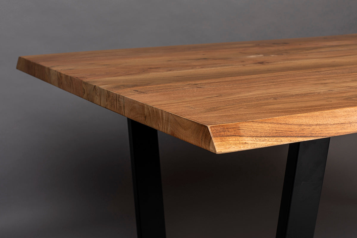 Aka Table