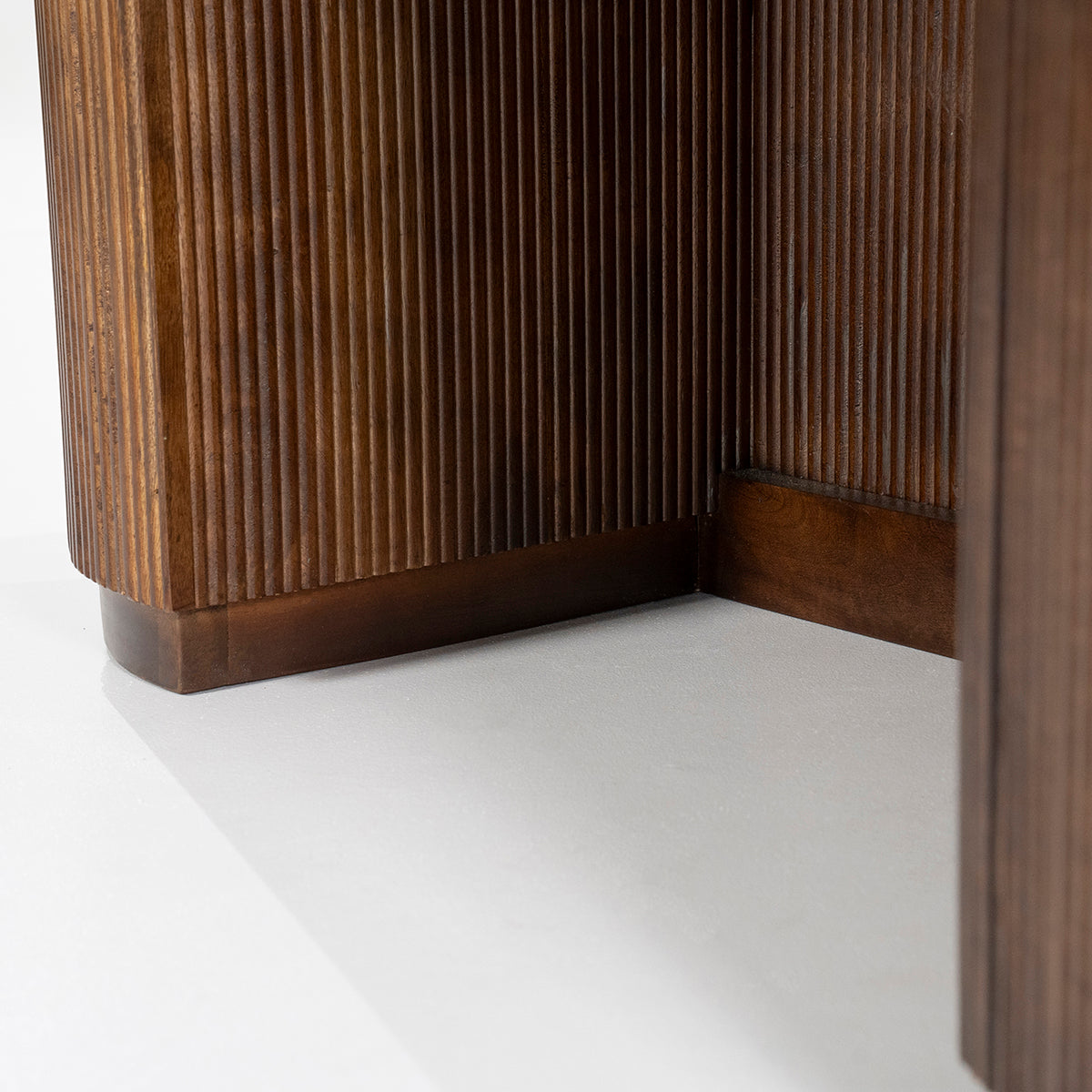 Mari Desk