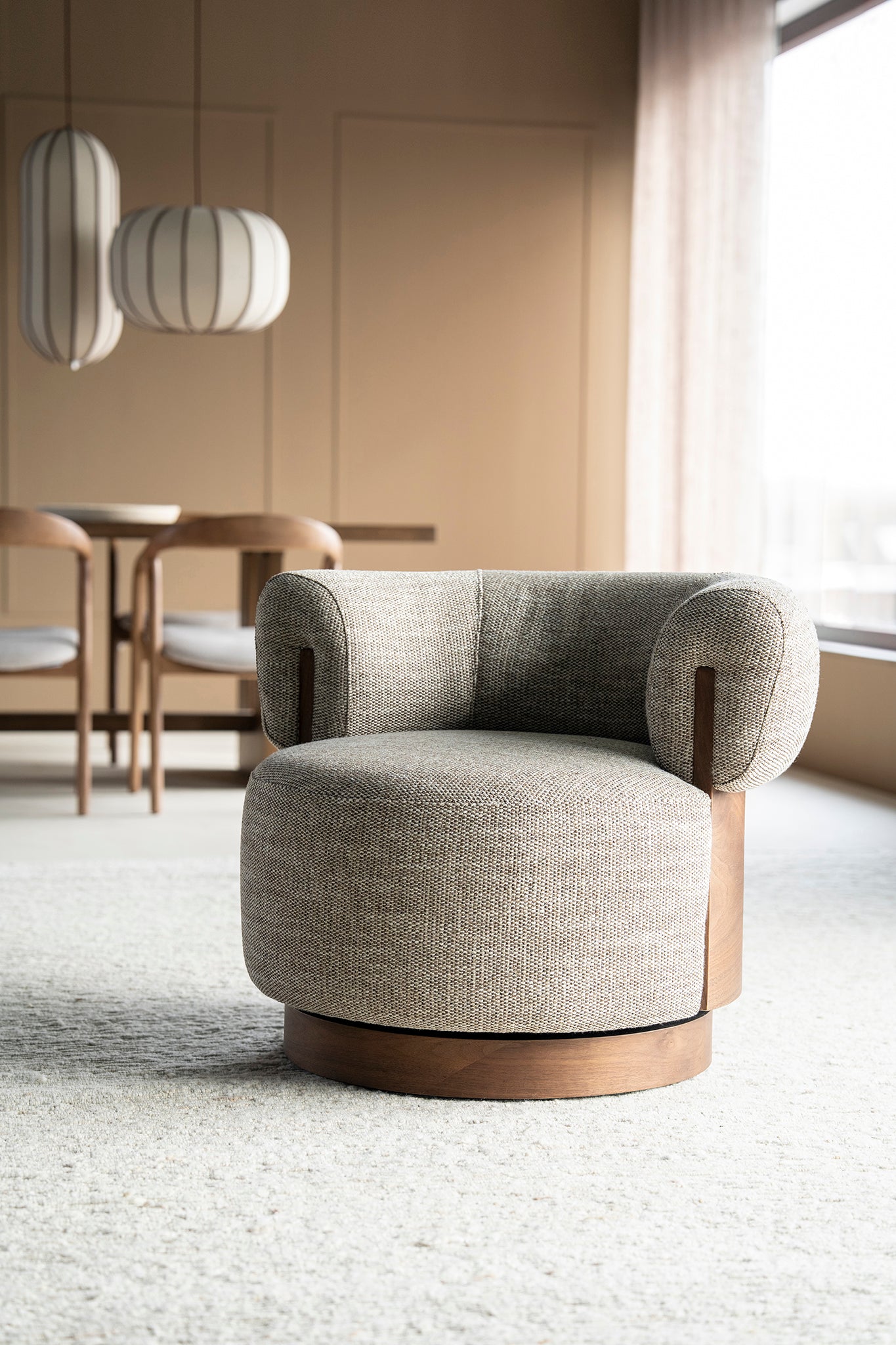 Nila Vanu Armchair