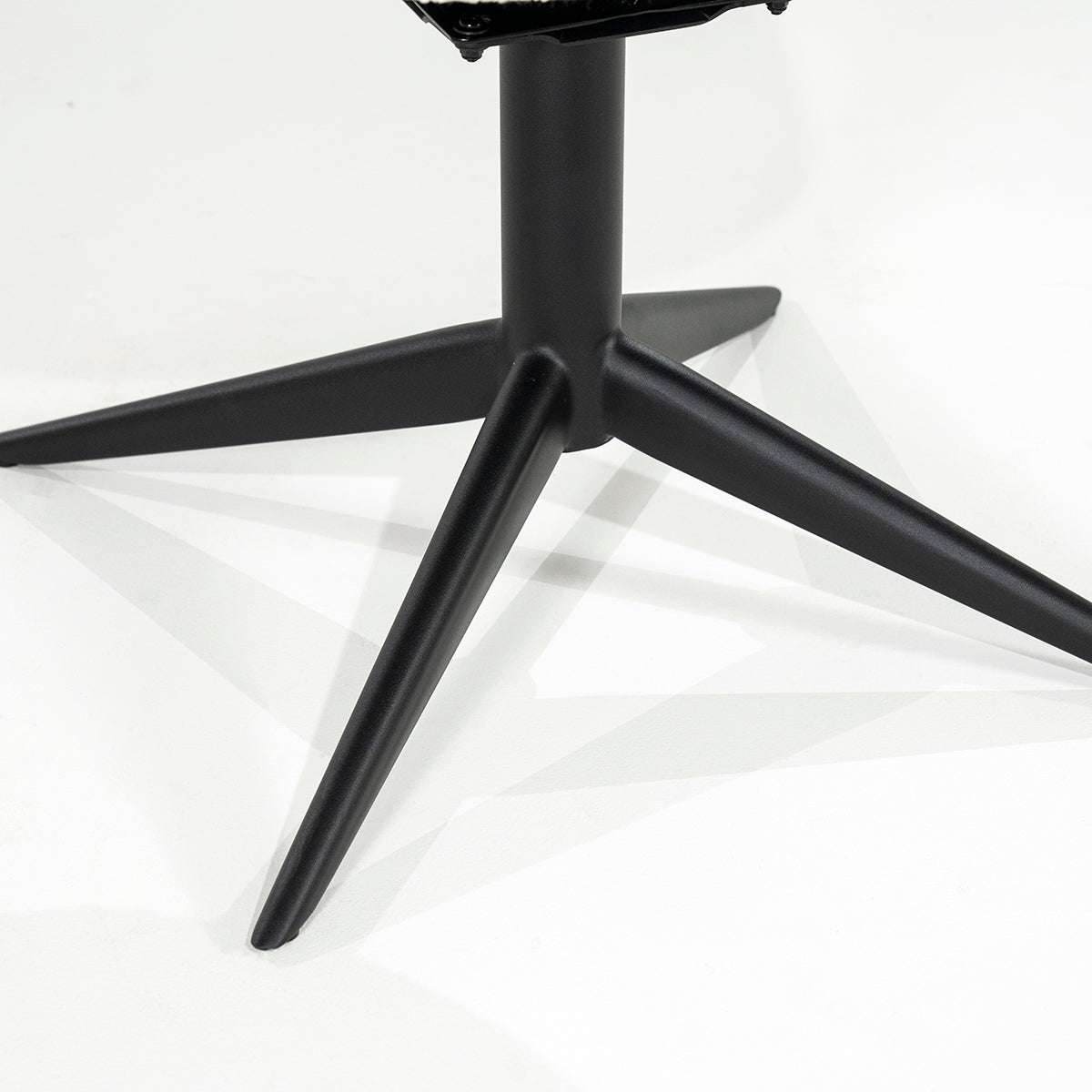 Nol Tova Chair