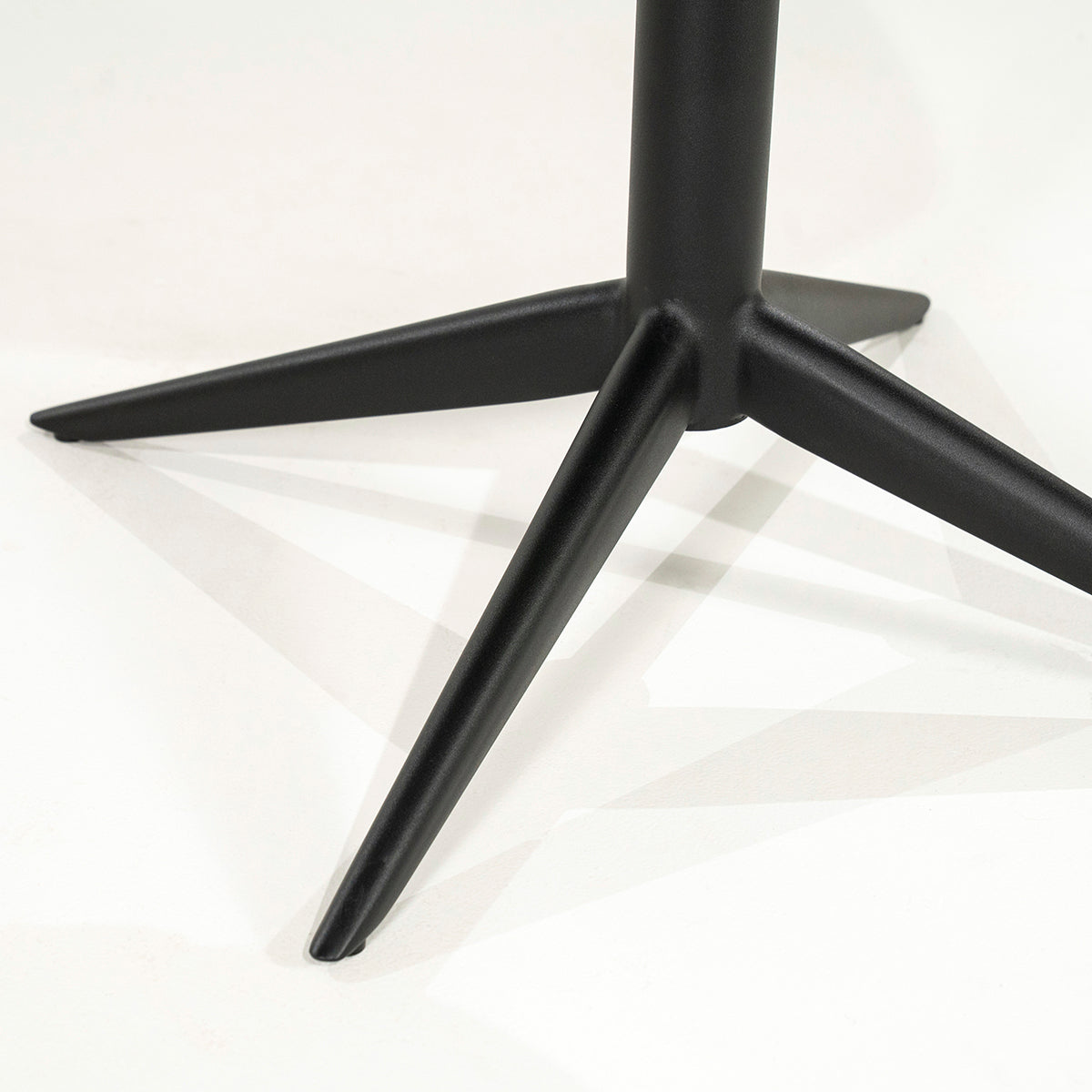 Nol Tova Chair