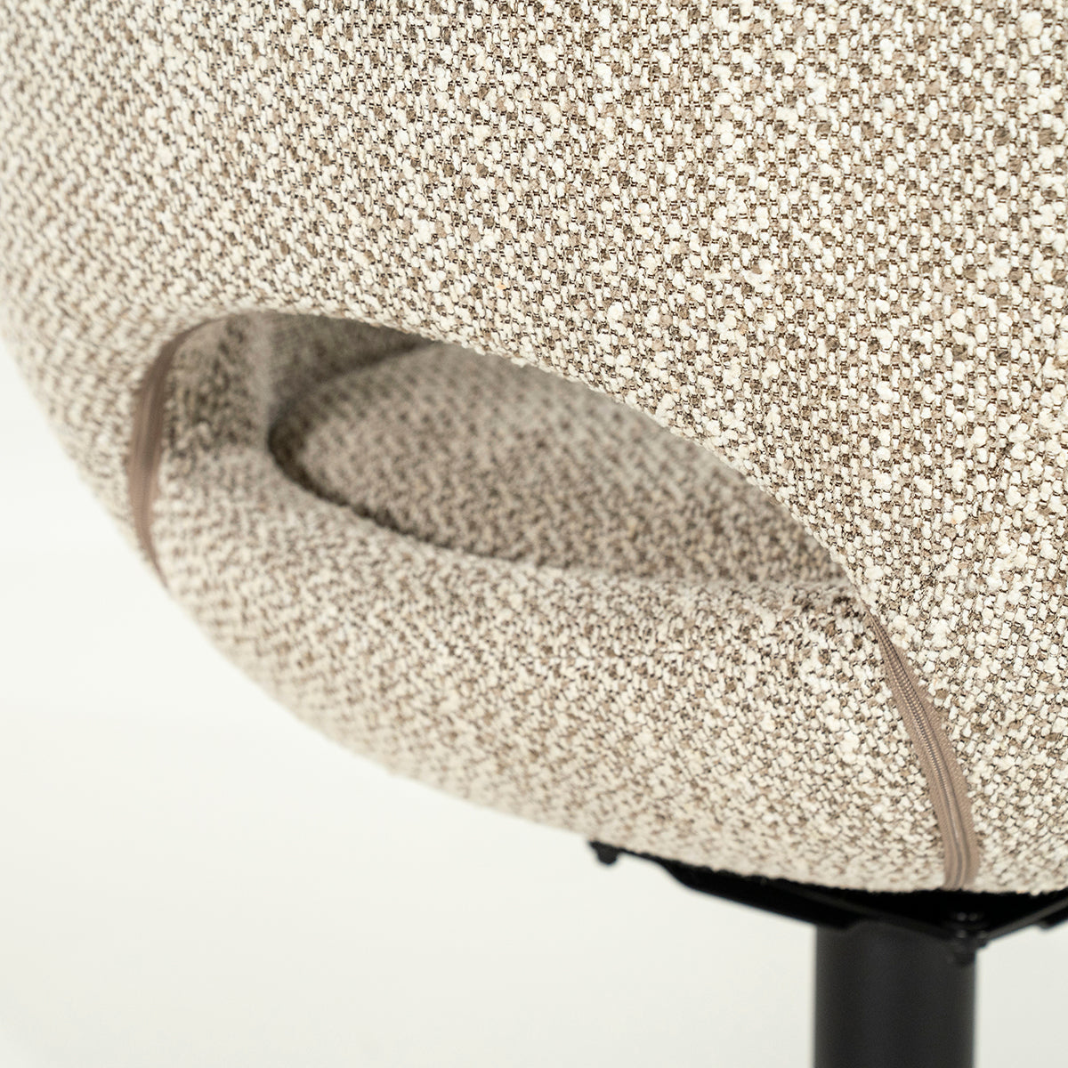Nol Tova Chair