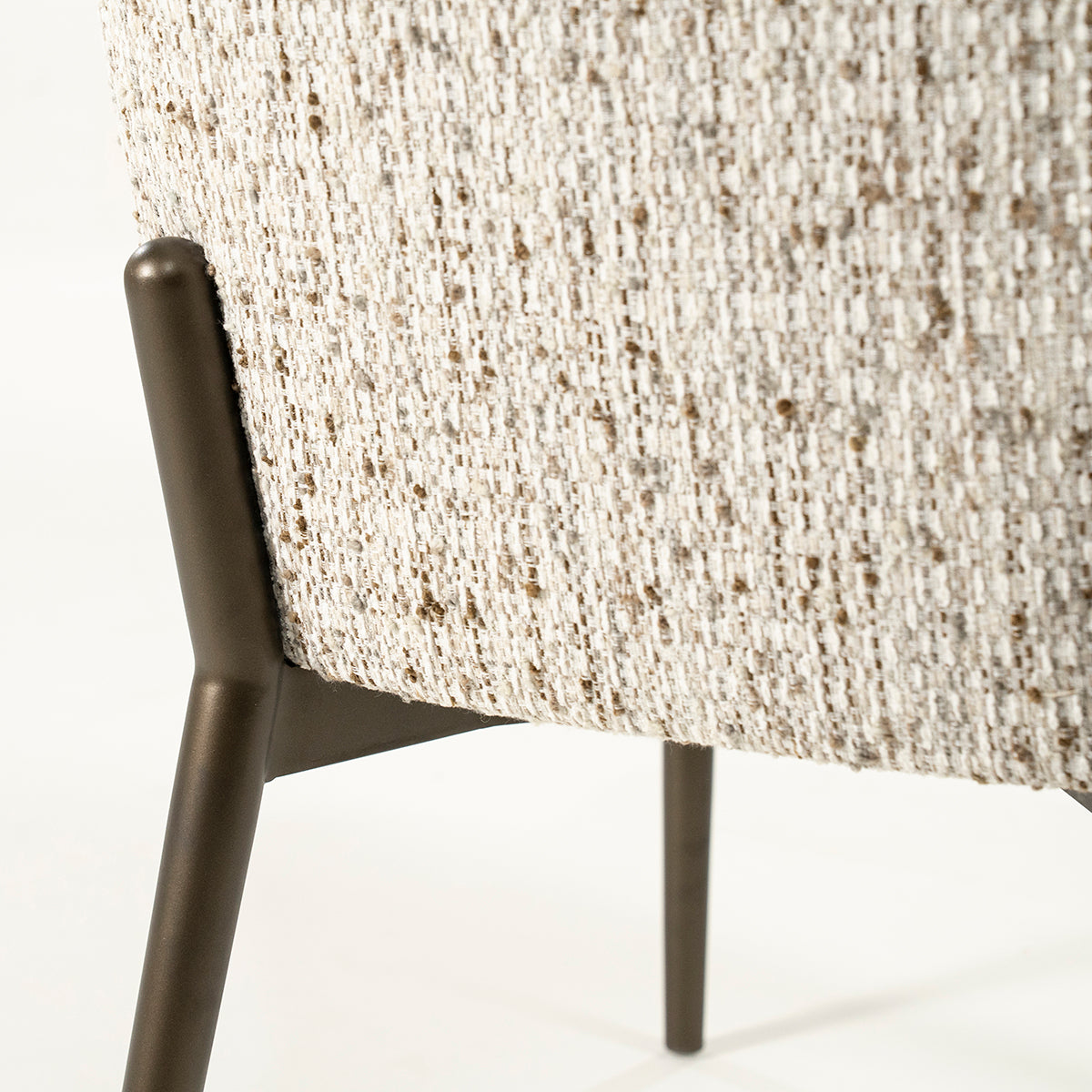 Tobias Vive Chair