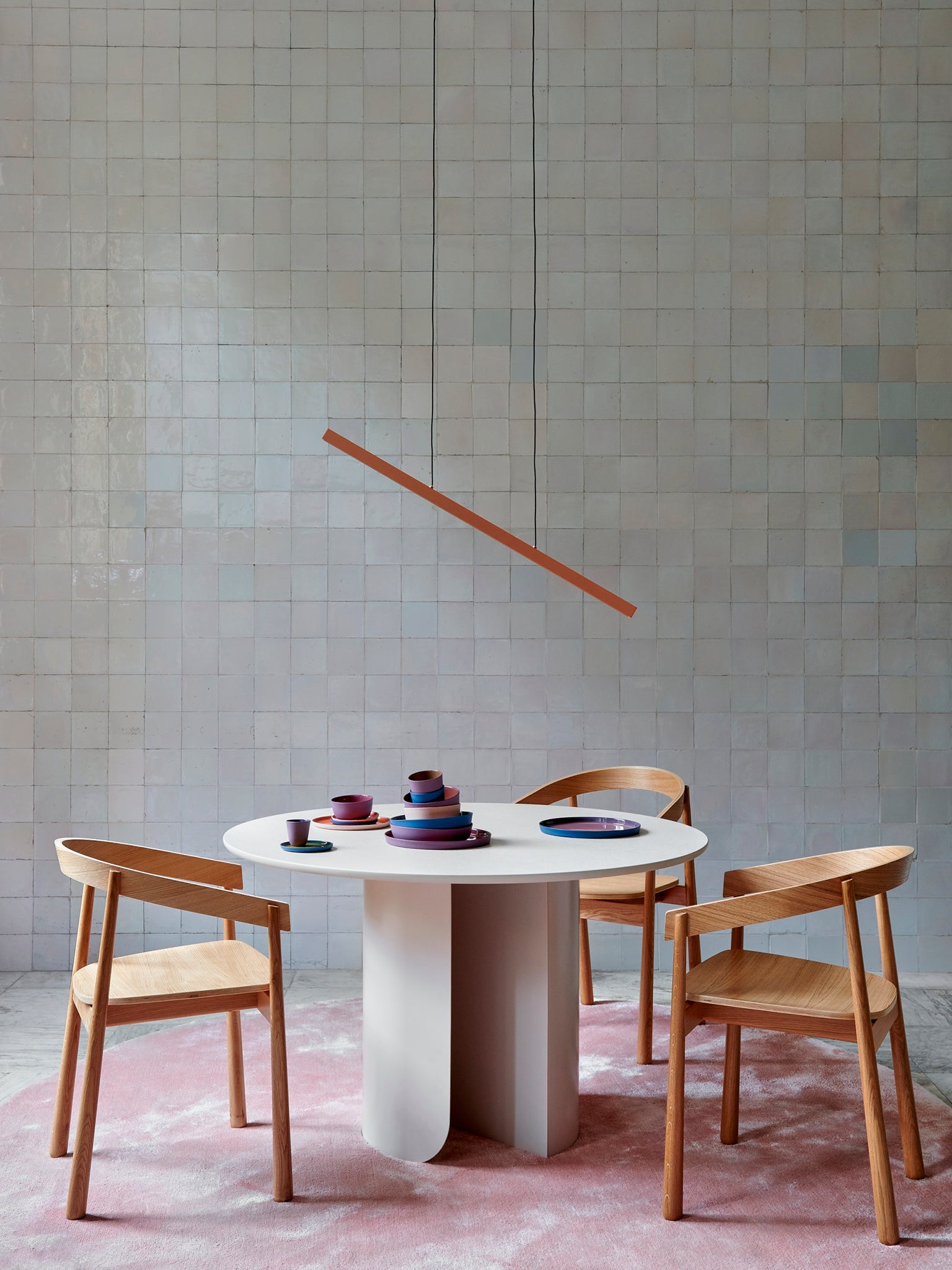Plateau Round Dining Table