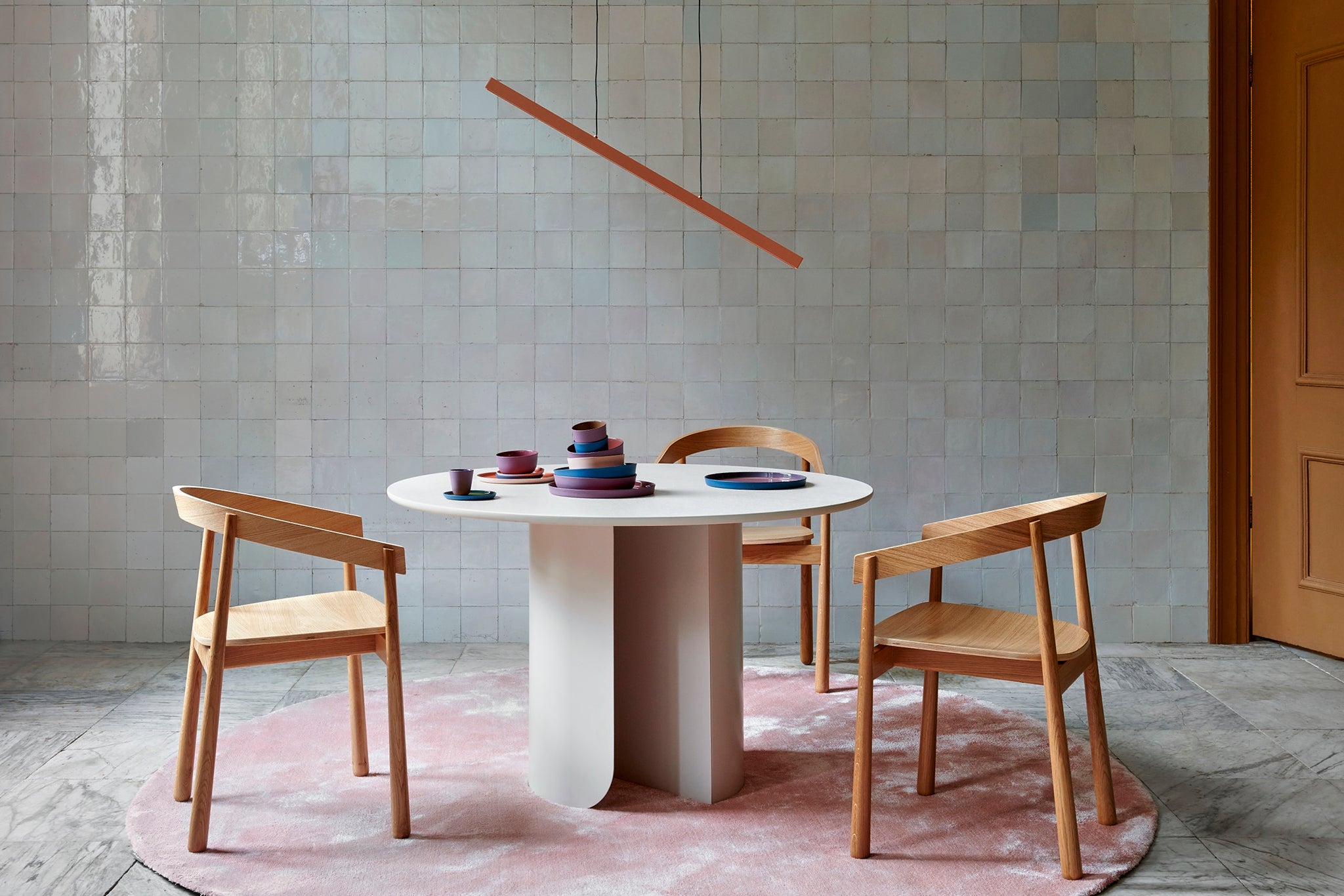 Plateau Round Dining Table