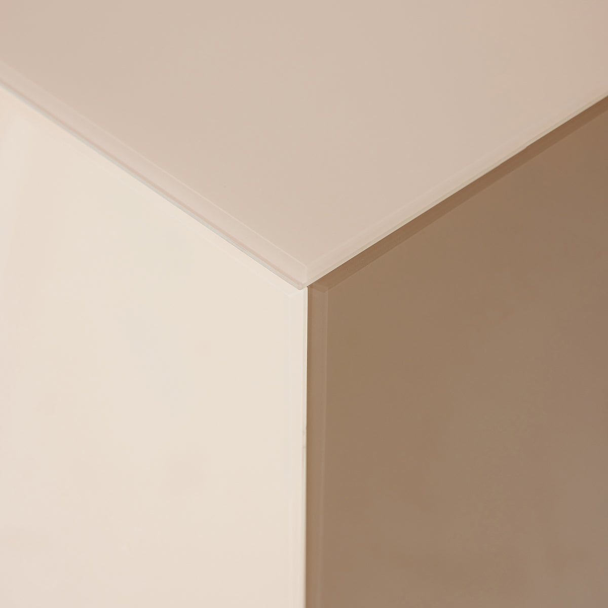 Mirror Nude Pillar