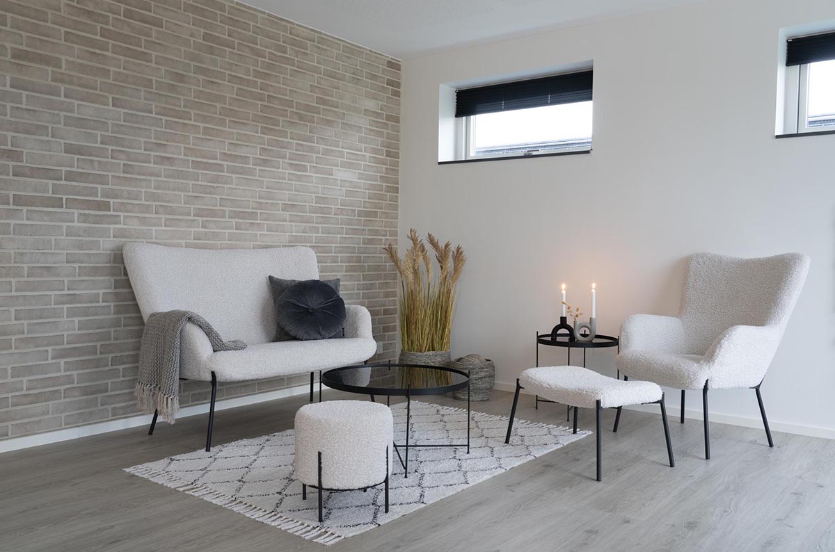 Glasgow White Lounge Chair with Footrest