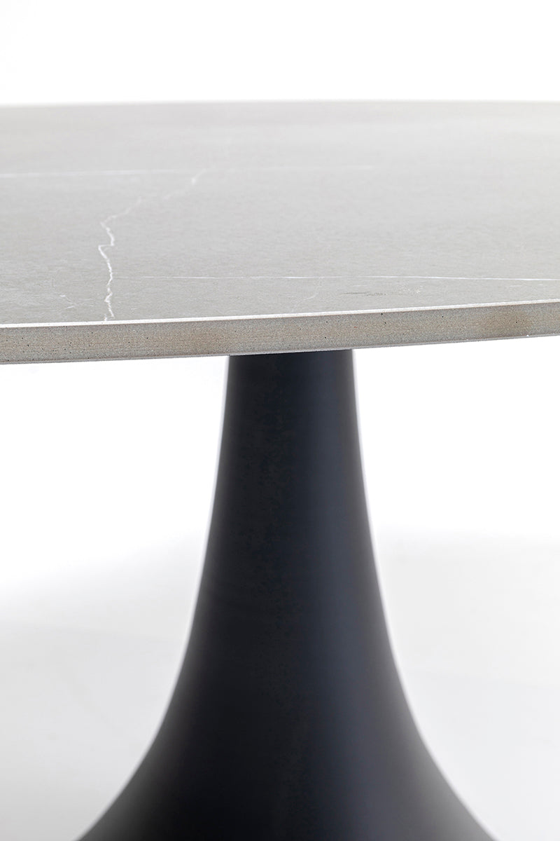 Grande Possibilita Black Oval Table
