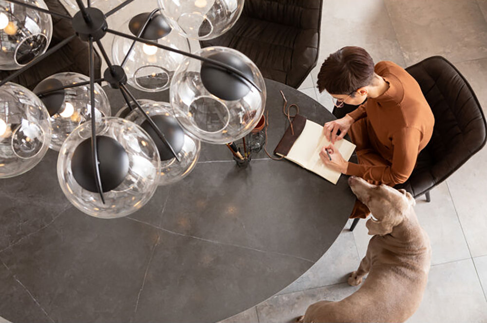Grande Possibilita Black Oval Table