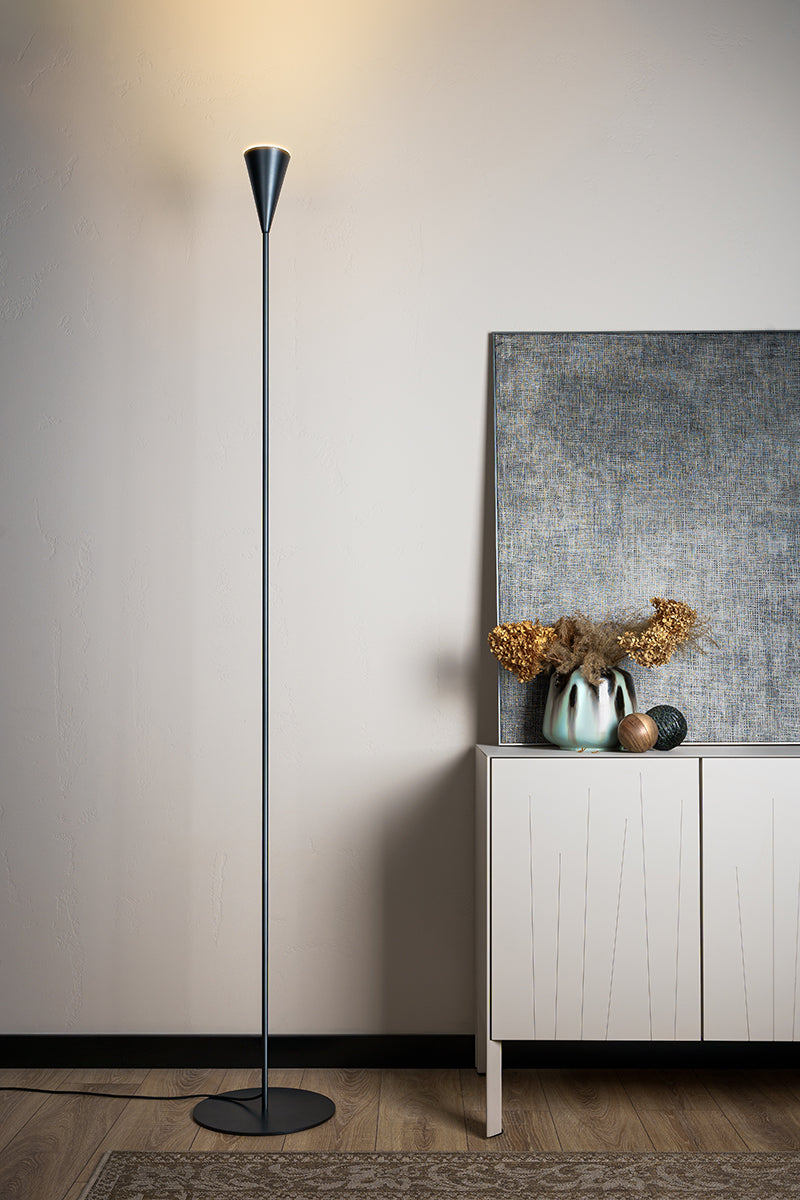 Konik 220 Floor Lamp - WOO .Design