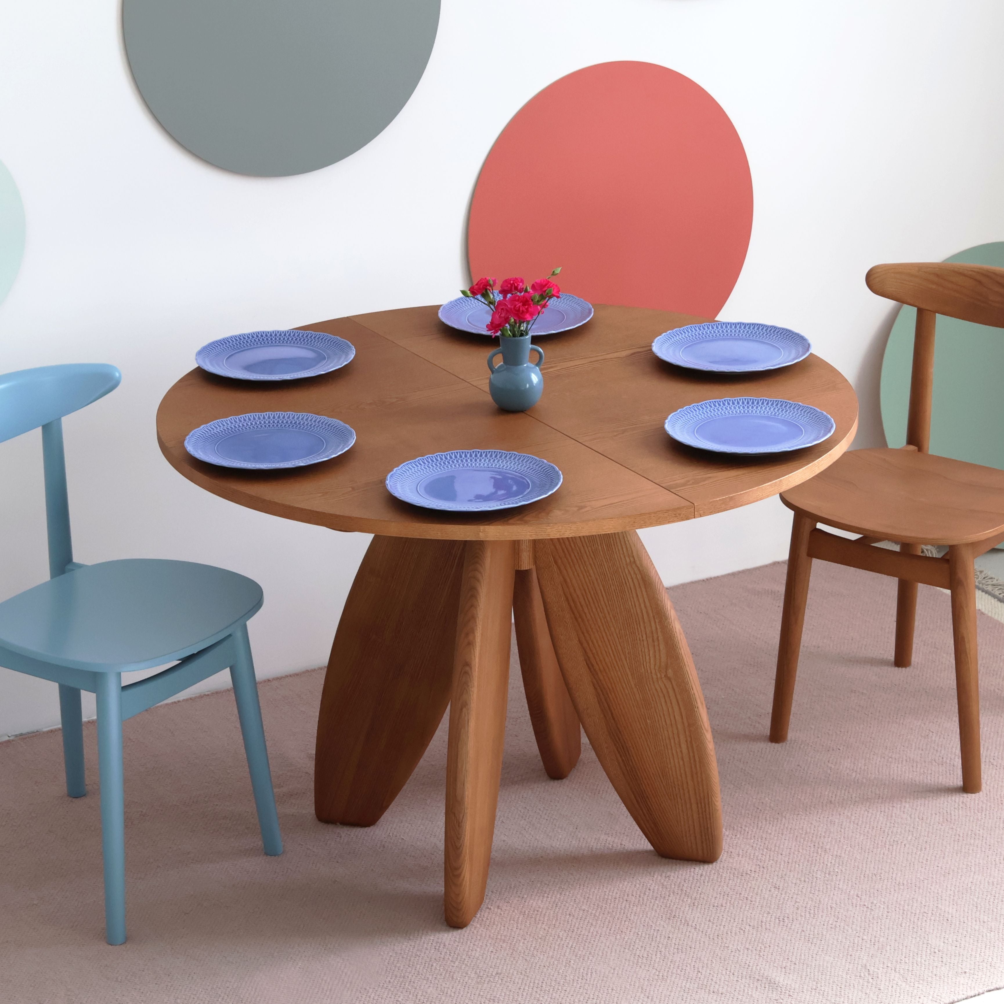 Leaves Extendable Dining Table