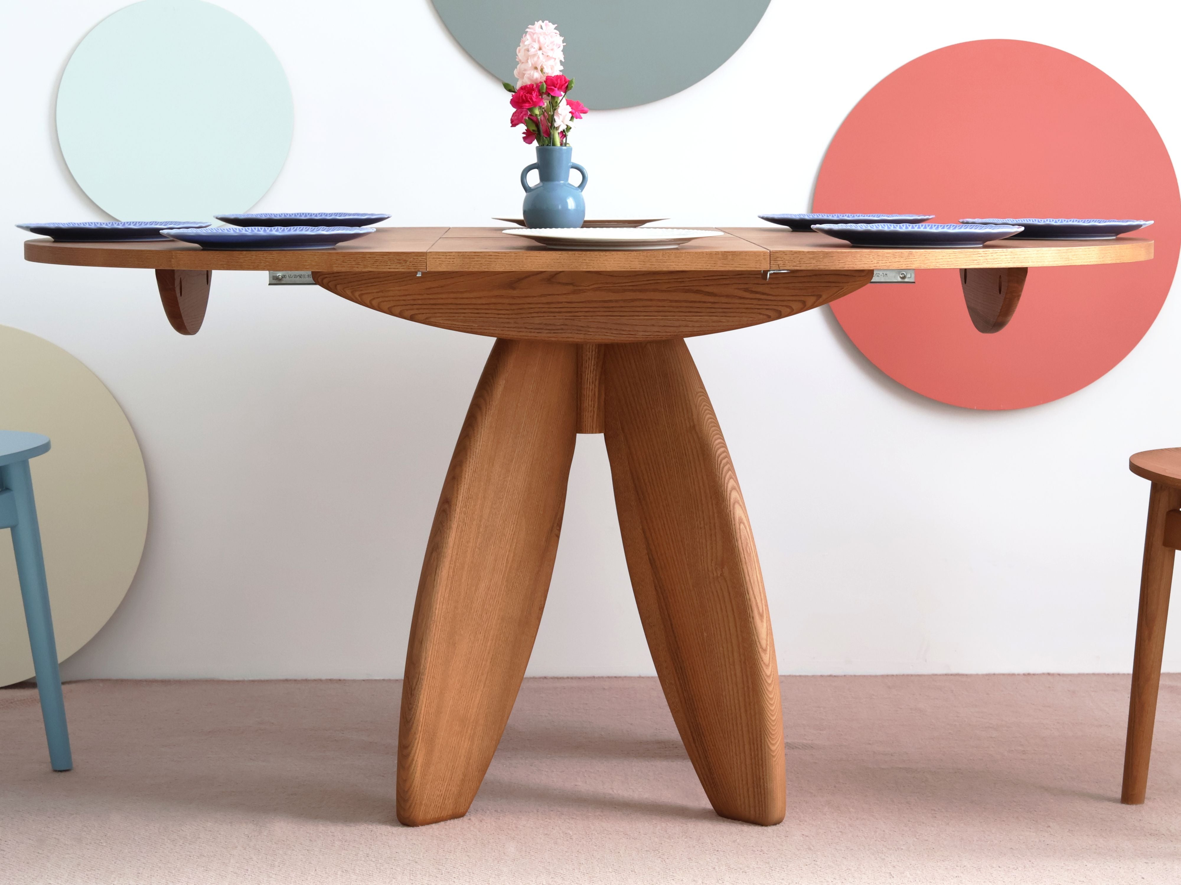 Leaves Extendable Dining Table