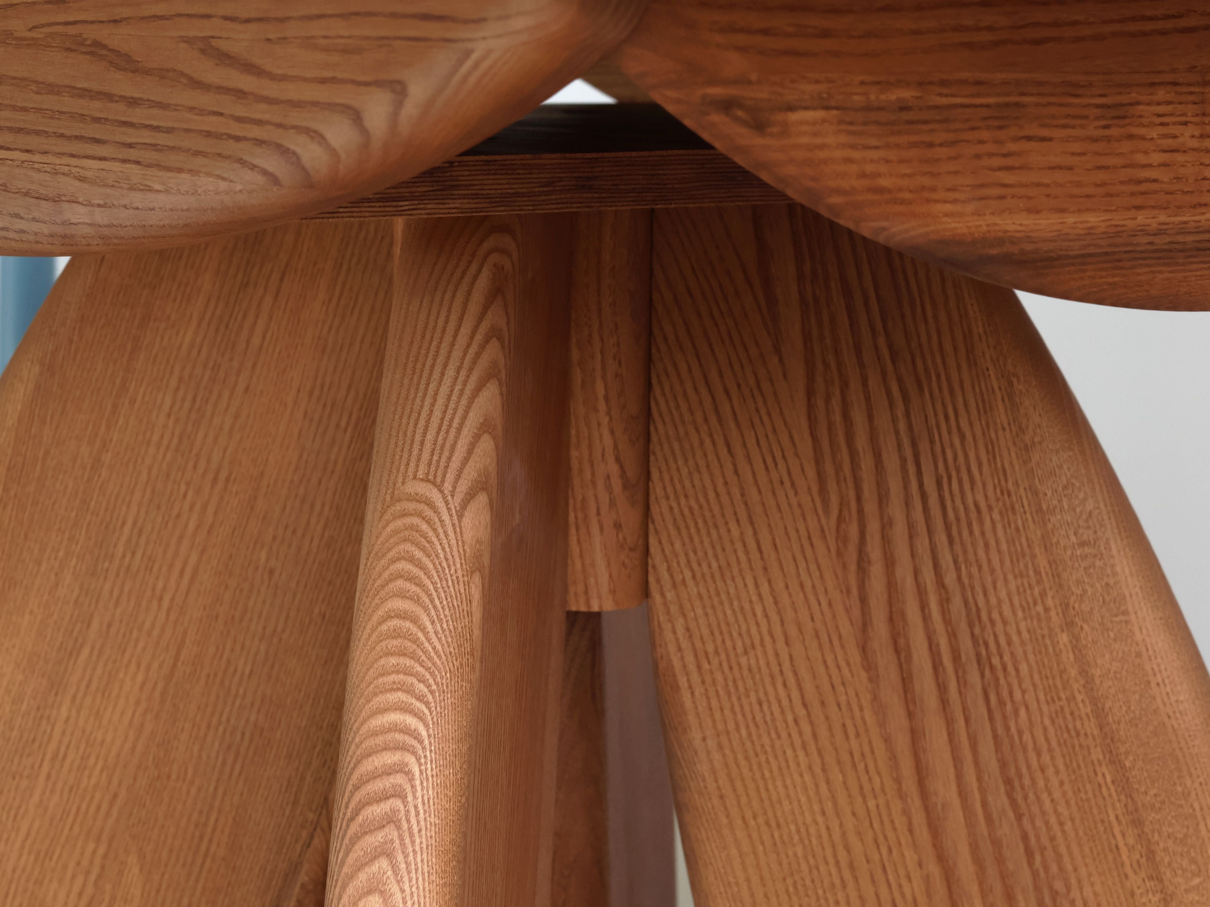 Leaves Extendable Dining Table