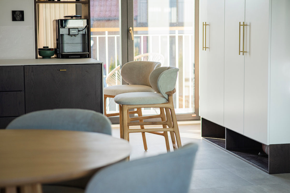Hoja Bar Stool with Backrest