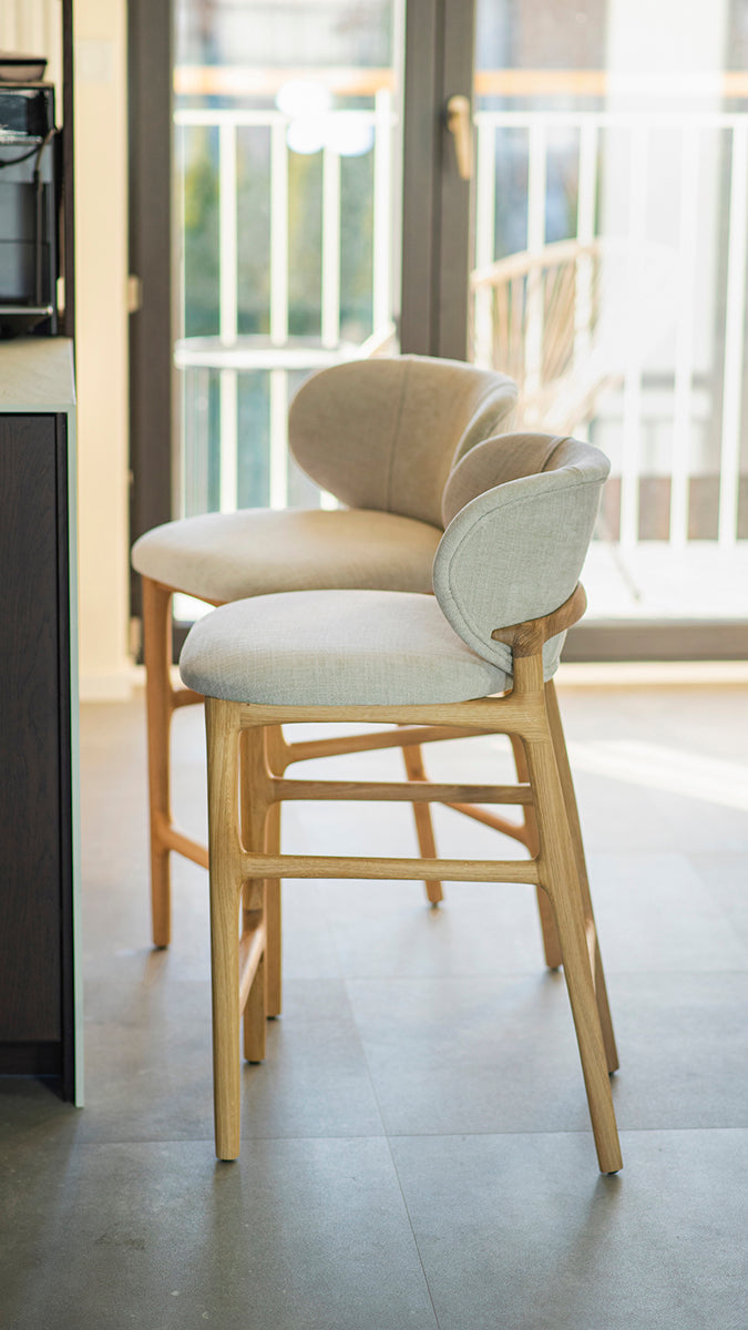 Hoja Bar Stool with Backrest