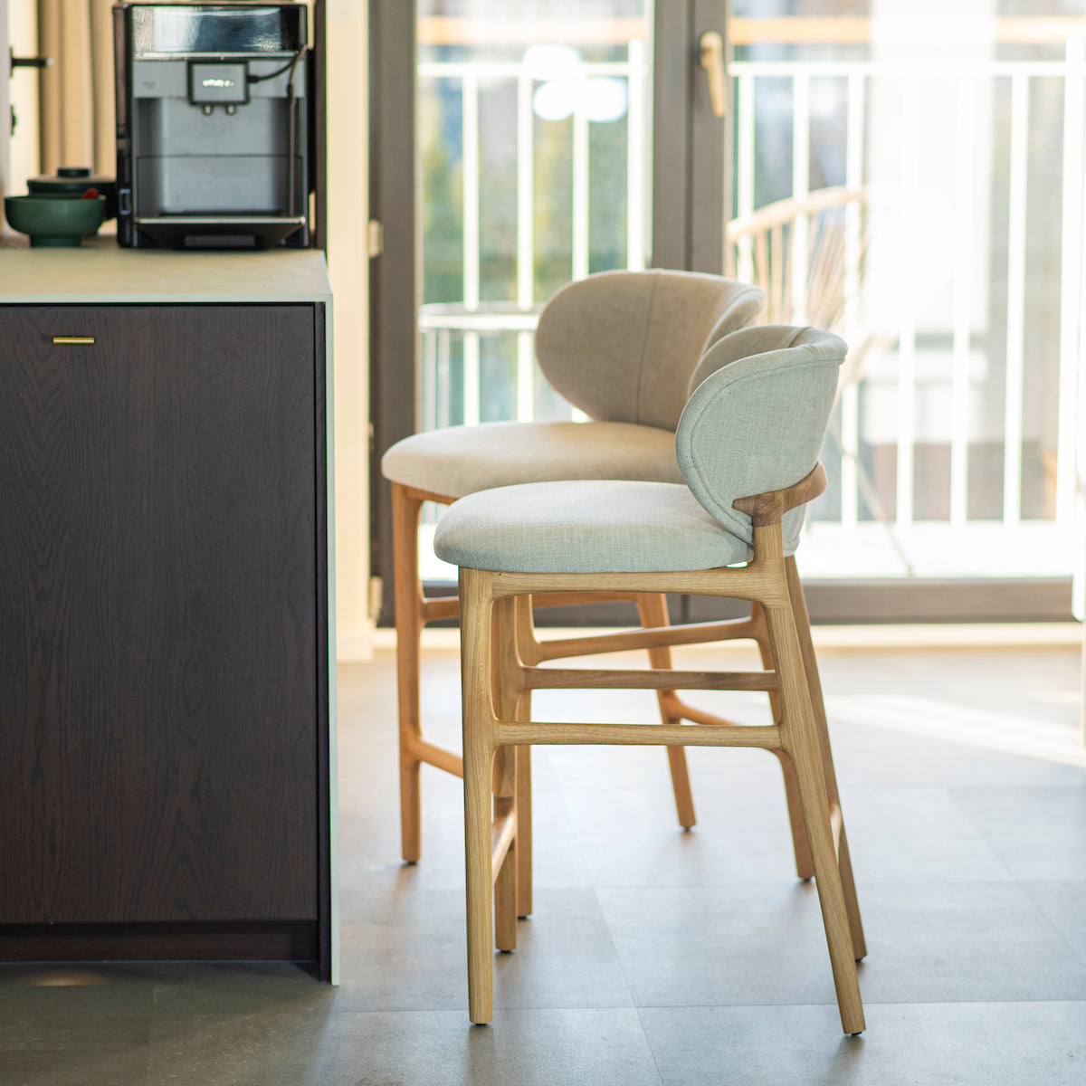 Hoja Bar Stool with Backrest