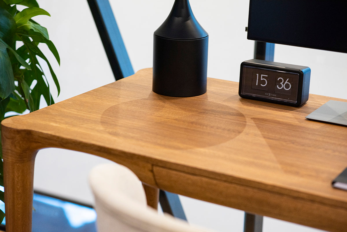 Hoja Desk - WOO .Design