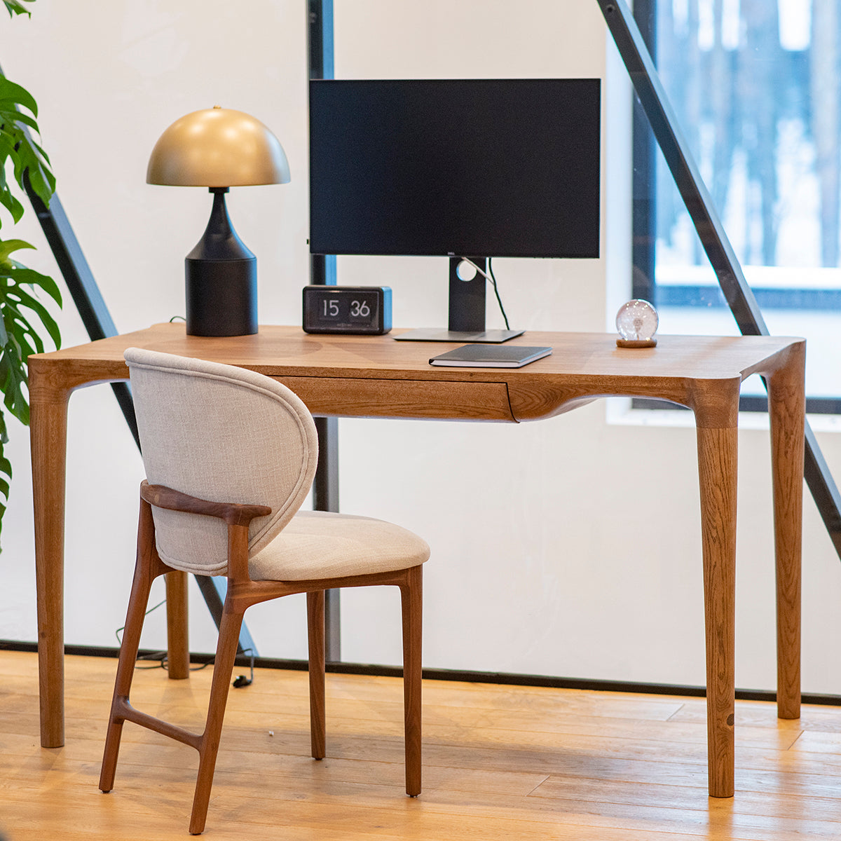 Hoja Desk - WOO .Design
