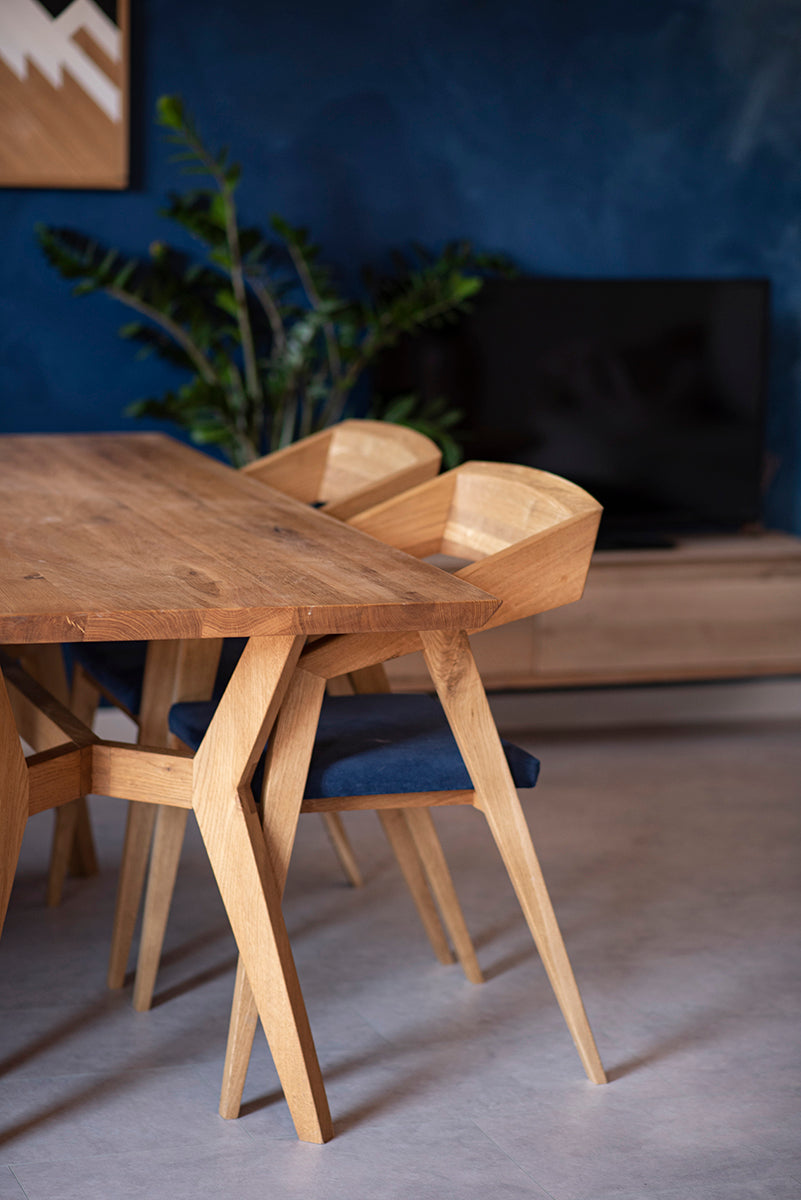 Piko Oak Dining Table