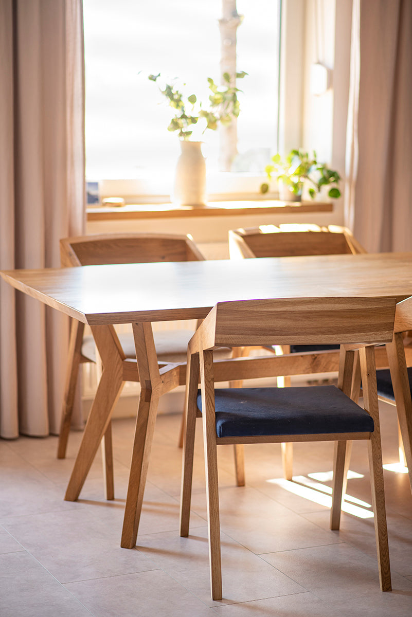 Piko Oak Dining Table - WOO .Design