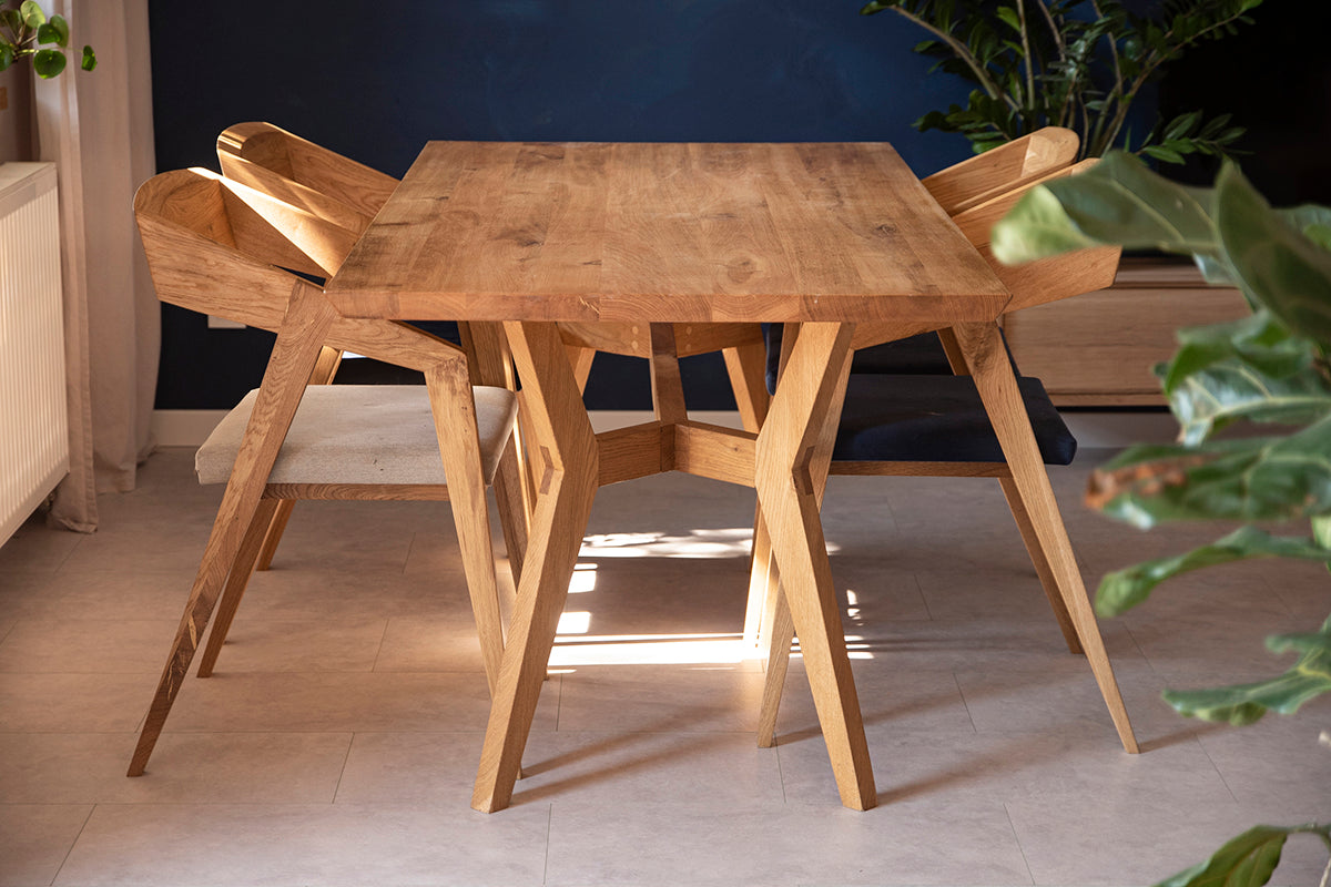 Piko Oak Dining Table