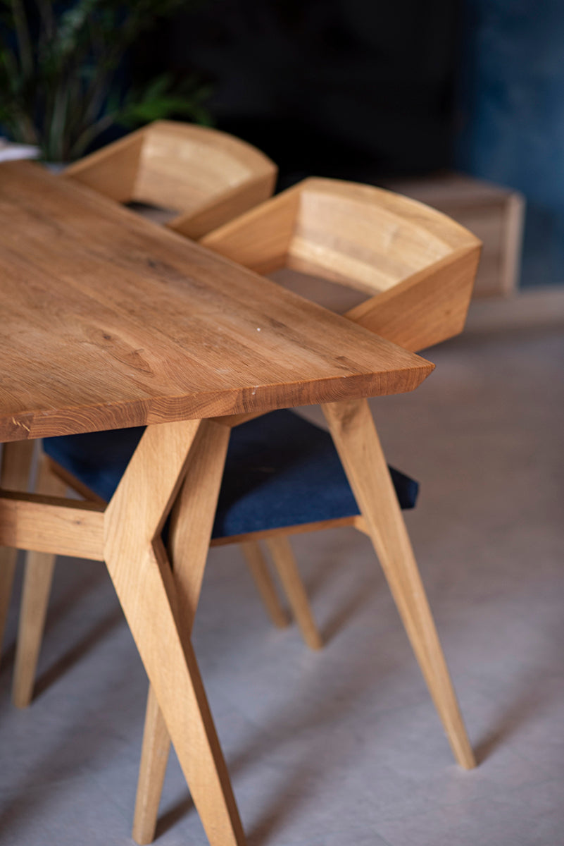 Piko Oak Dining Table