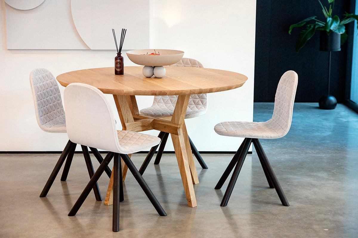 Piko Oak Round Dining Table - WOO .Design
