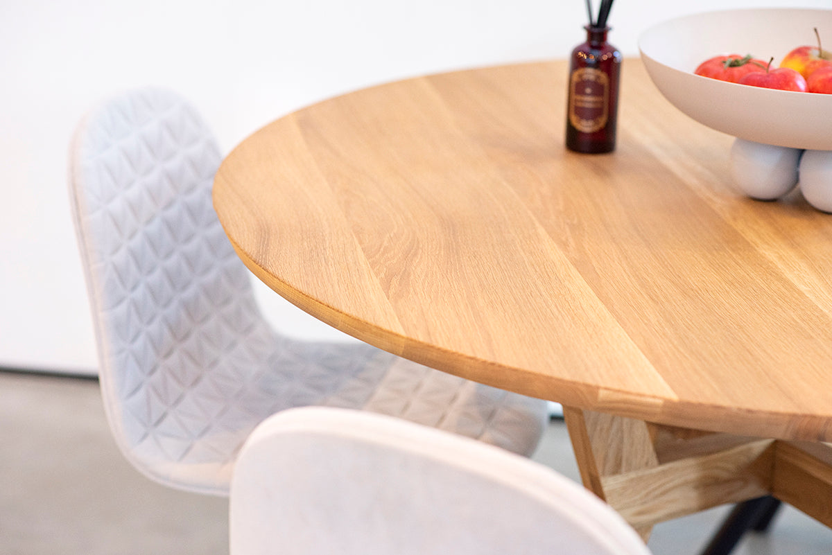 Piko Oak Round Dining Table - WOO .Design
