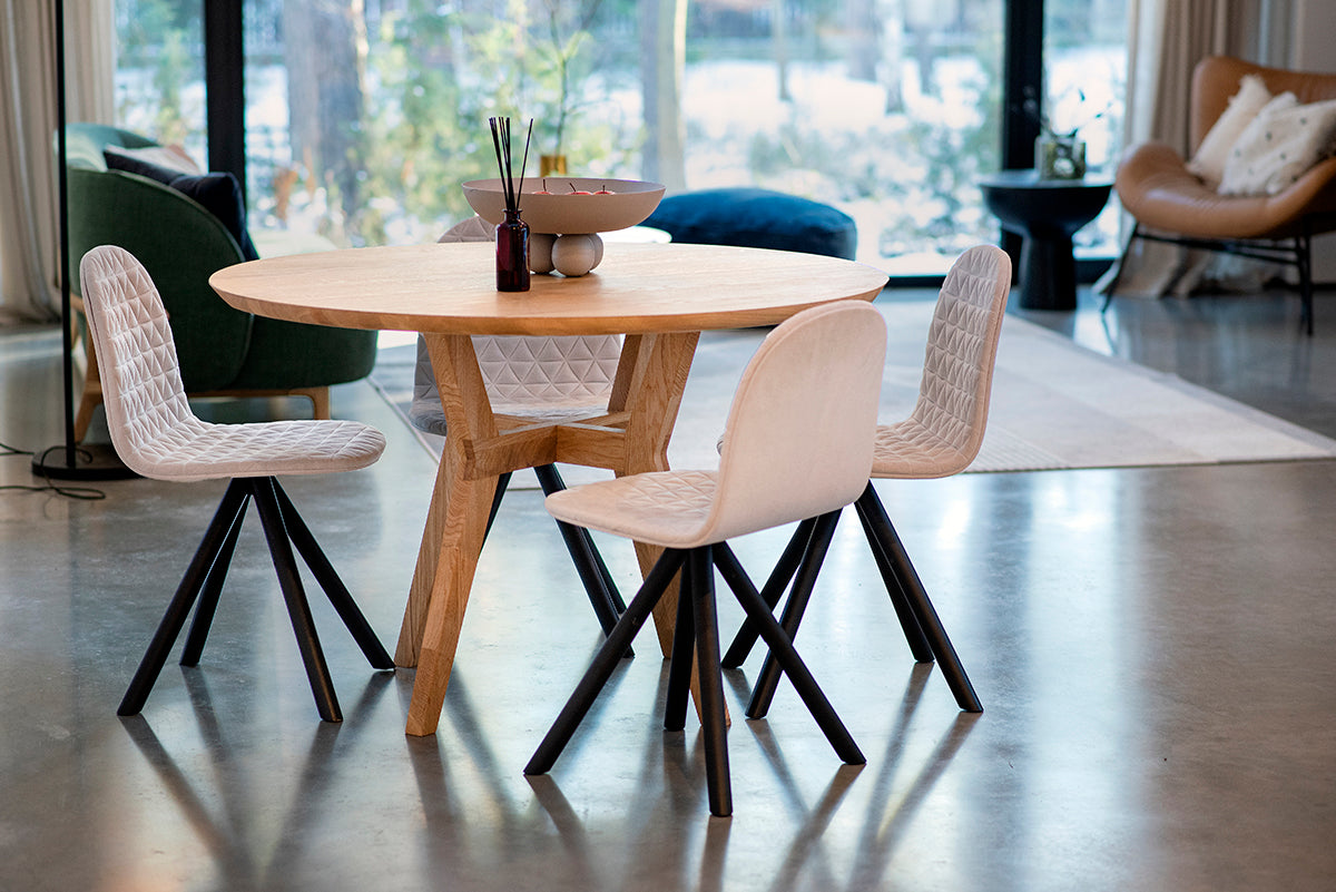 Piko Oak Round Dining Table - WOO .Design