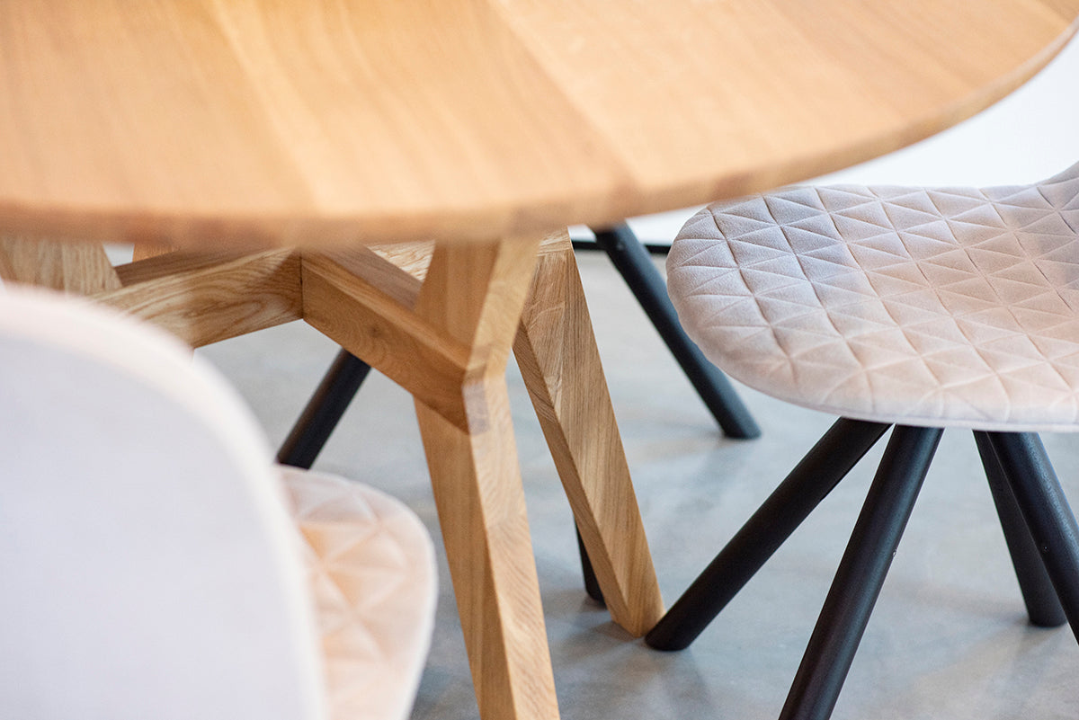Piko Oak Round Dining Table - WOO .Design