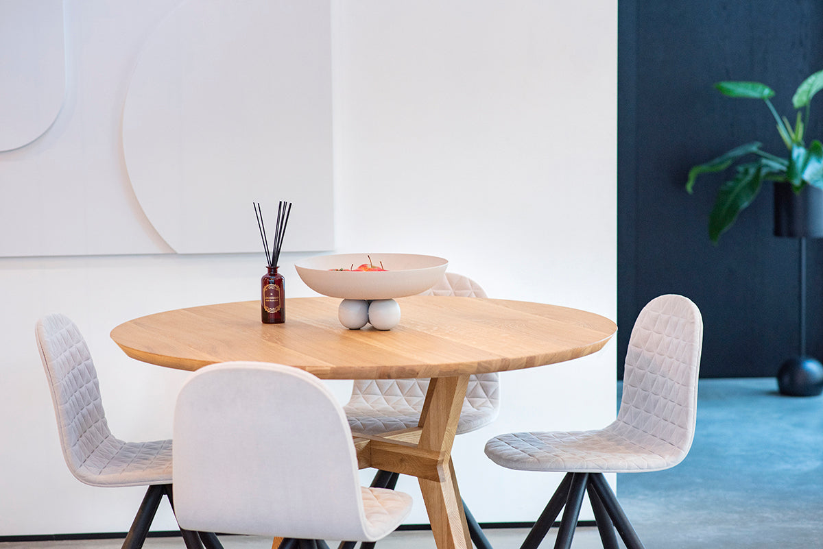 Piko Oak Round Dining Table - WOO .Design