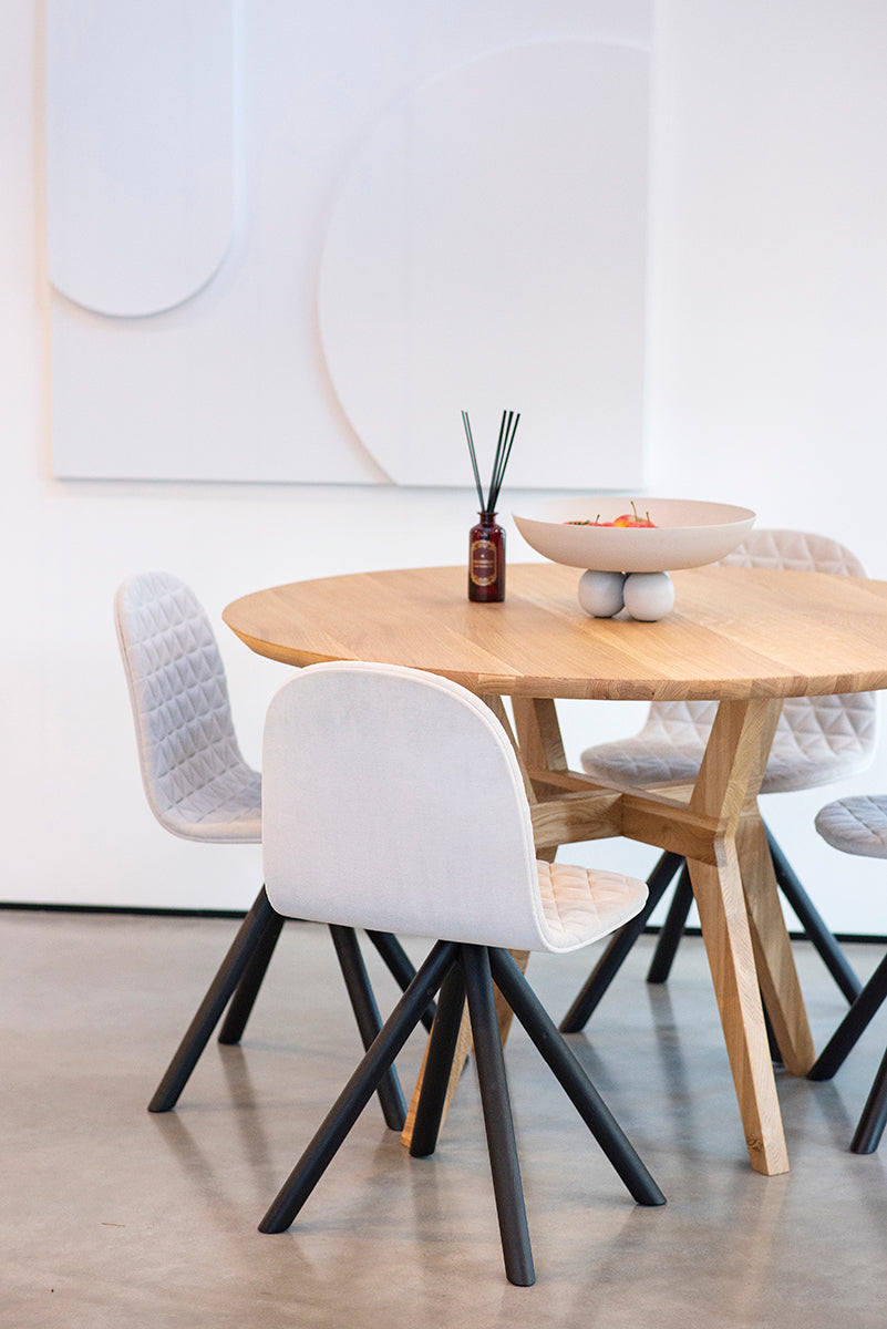 Piko Oak Round Dining Table - WOO .Design