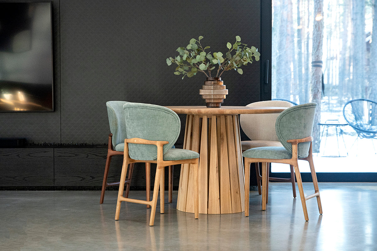 Sole Oak Round Dining Table