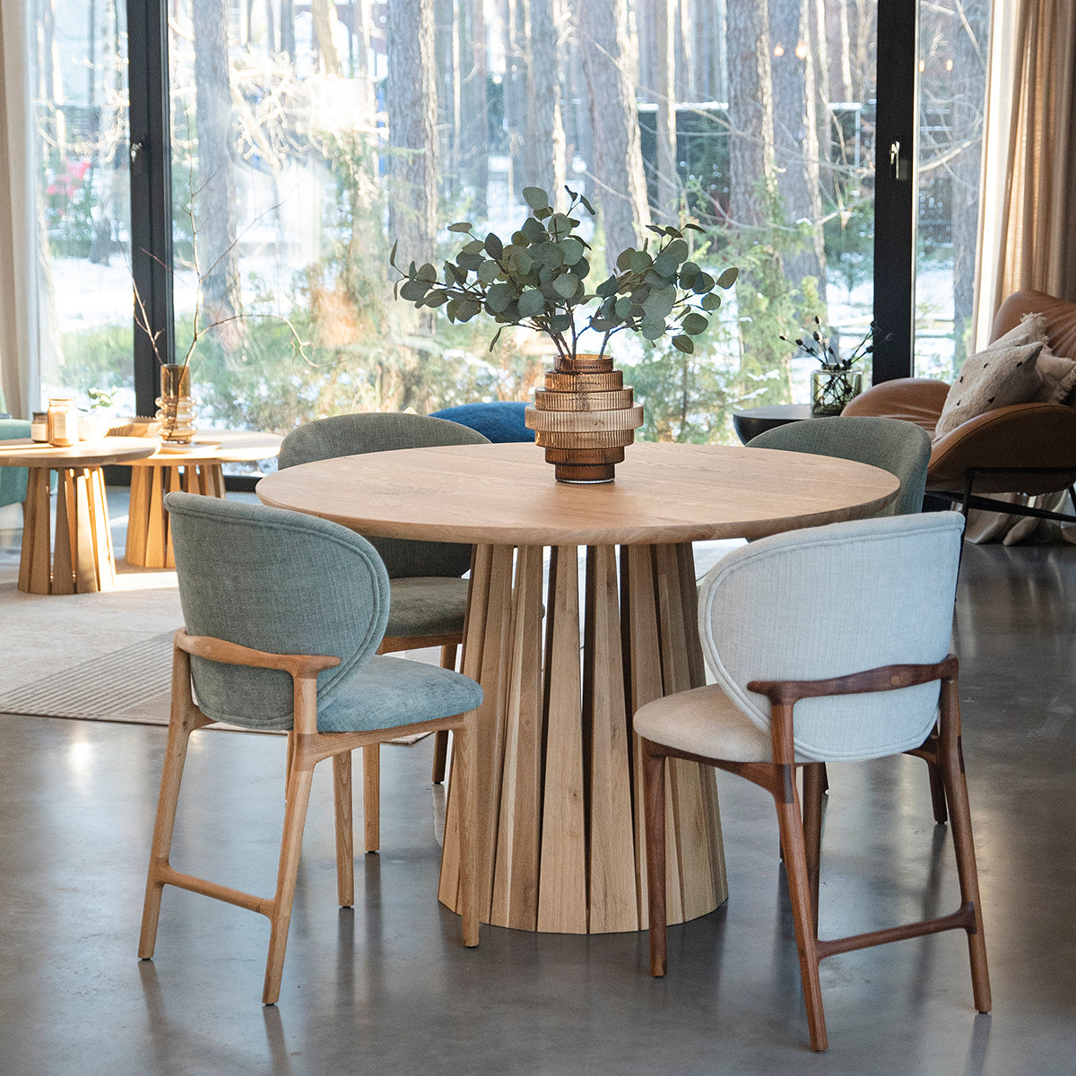 Sole Oak Round Dining Table