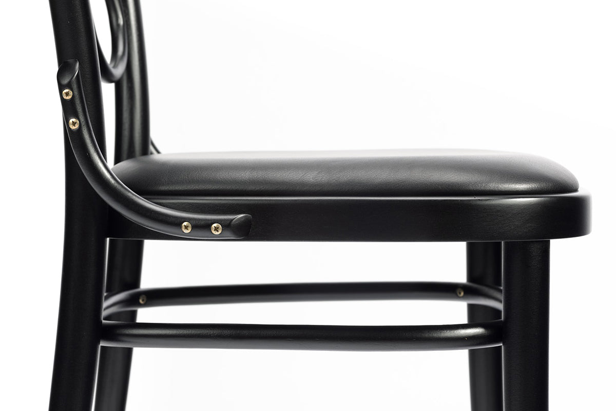 04 Upholstered Chair - WOO .Design