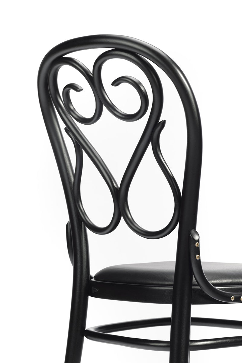 04 Upholstered Chair - WOO .Design