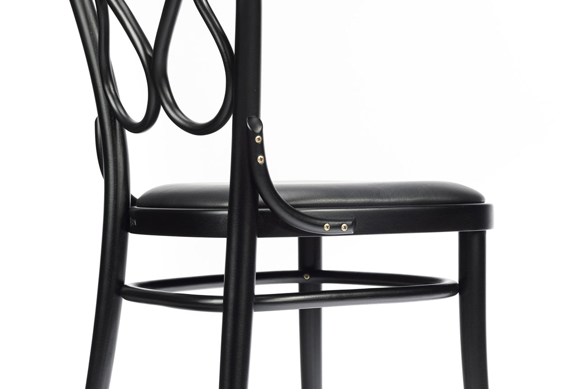 04 Upholstered Chair - WOO .Design