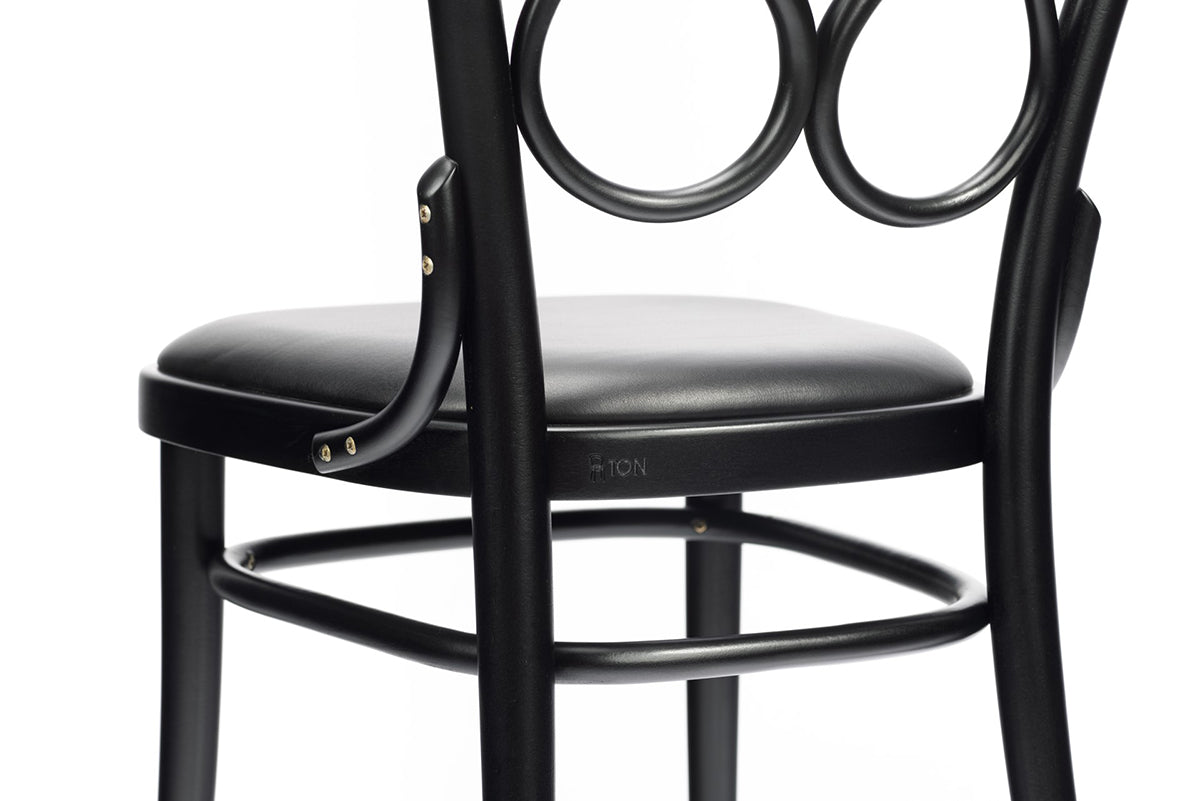 04 Upholstered Chair - WOO .Design