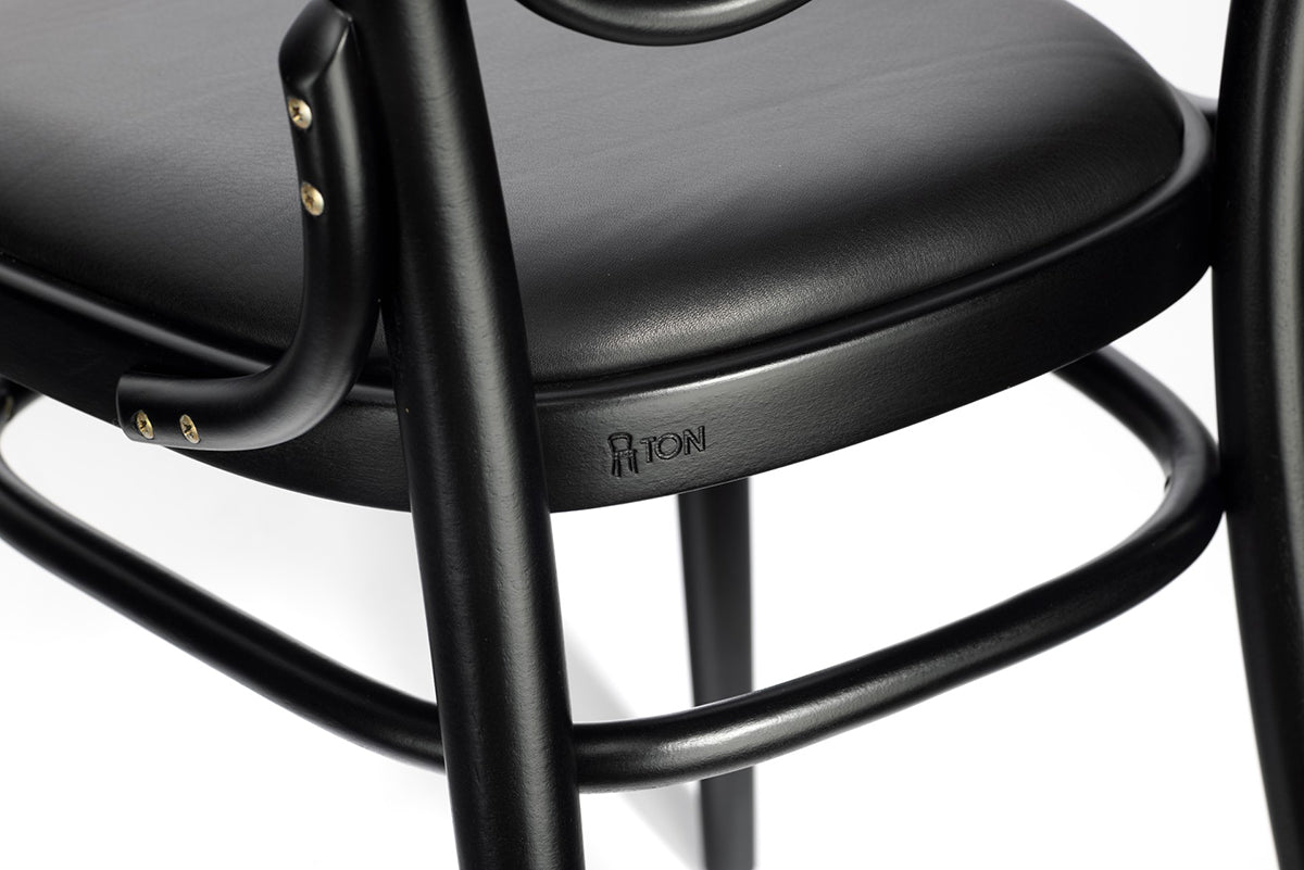 04 Upholstered Chair - WOO .Design