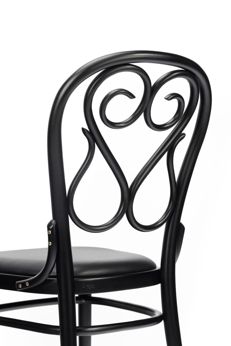 04 Upholstered Chair - WOO .Design