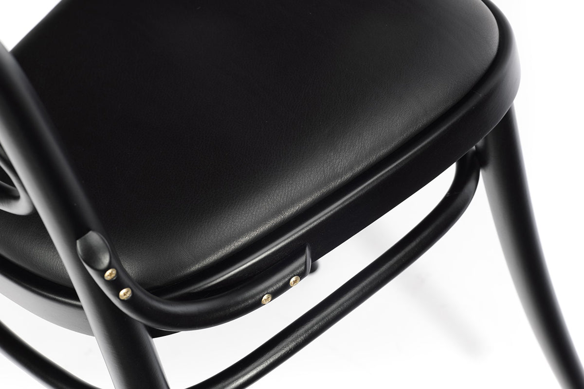 04 Upholstered Chair - WOO .Design