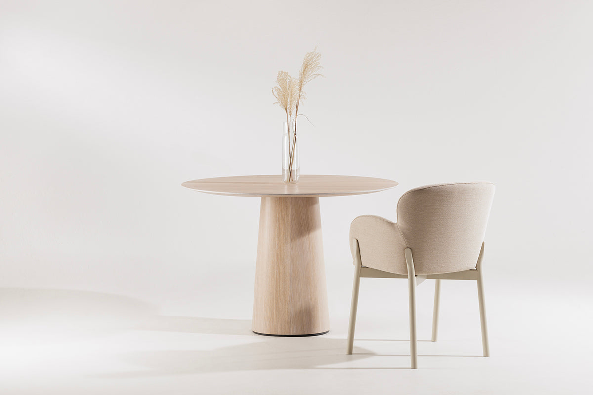 P.O.V. 461 Round Dining Table